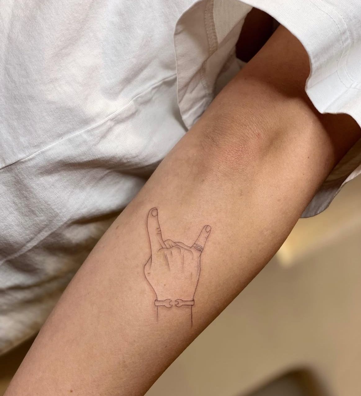 הקעקוע של אלמה לזכר עילי