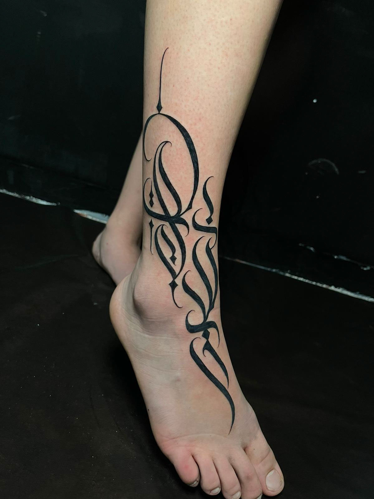 קעקוע ברגל לזכר עילי